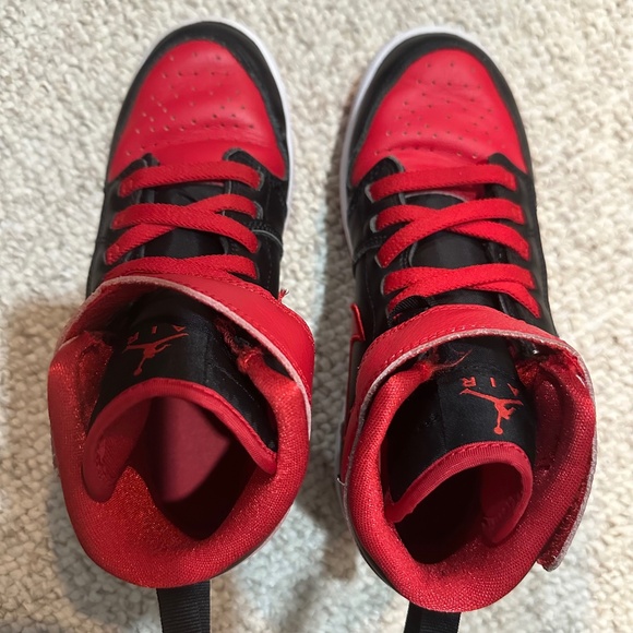 Nike Court Borough Mid 2 Sneaker - Kids Size 5 U.S - Worn ONCE! - Picture 1 of 5